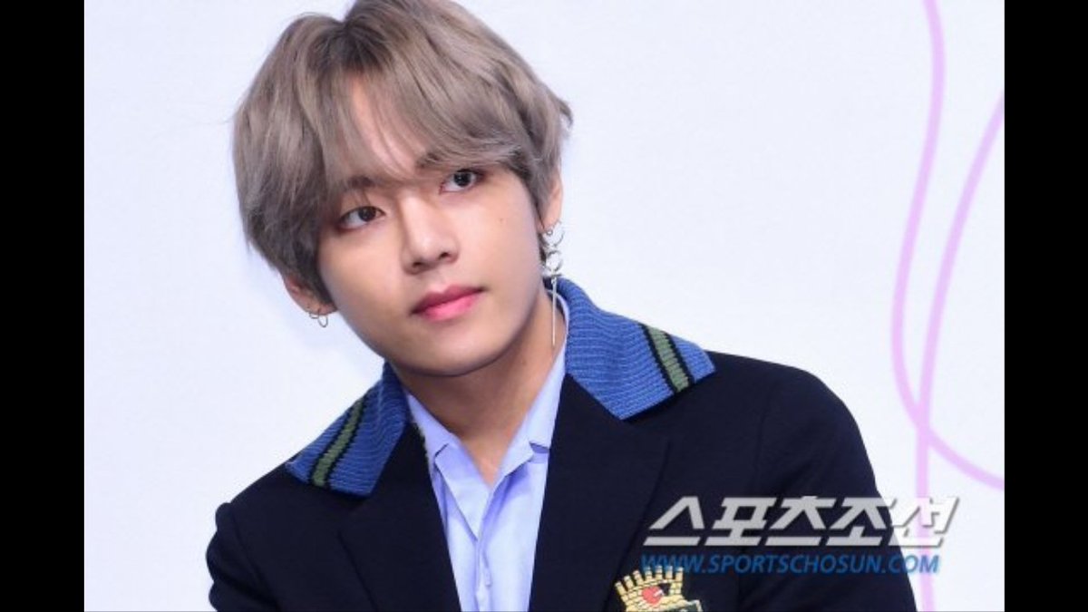Perrine77854233's tweet photo. #armyverylovetae 😍
LOVE U TAETAE @BTS_twt @bts_bighit @ARMYFRANCE_ 
Aucune personne n'a le droit de dénigré une personne comme lui !
(Personne ne mérite des insultes ou d'être sali !😡) https://t.co/7fncNFEtbJ