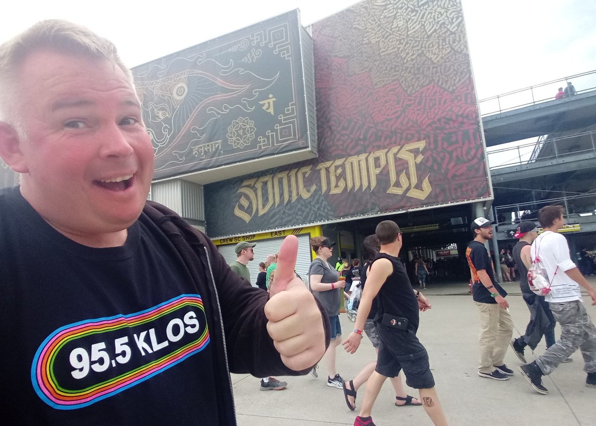 Josh96OBrien's tweet photo. I can't confirm nor deny I took the @fhfshow #MIKETHOMPSONRV to Columbus OH for @SonicTempleFest w/ the @foofighters but I can confirm that Wednesday &amp; Thursday it can be found in SoCal so listen to @955KLOS for details &amp; take a pic
W/ or of the RV &amp; post w/#FHFSHOW to win stuff https://t.co/1723HaDW0C