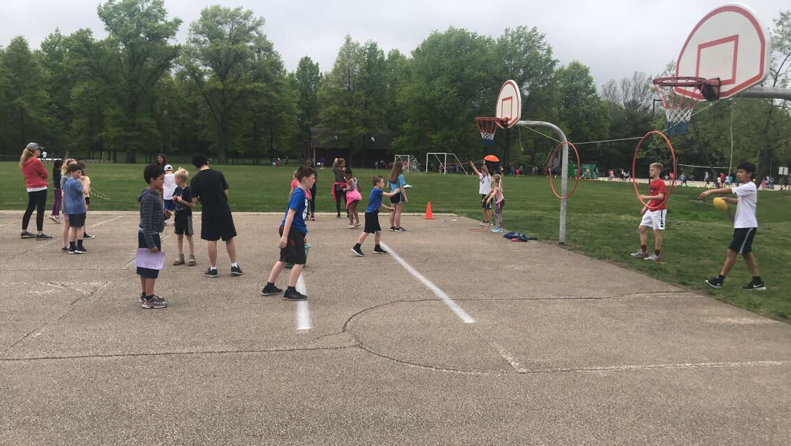 SlateHillStars's tweet photo. 3rd grade Jelly Bean Field Day Fun! #lastoneforme #JBFD #luckyprincipal @RichfieldElem https://t.co/xrZgaHIsq3