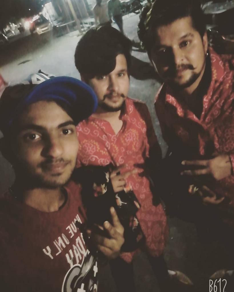 AadityaNarbaan's tweet photo. Great time with @baawale_chore
#instago #Facebookgo #twittergo #actor #Singer #writer #Music #dhrama #director #composer #songwriter #shayar #poetry #model #photography #follow4follow #foryou #look #lover #likes #follow #share #romance #mashup https://t.co/hGjpc7tKmz