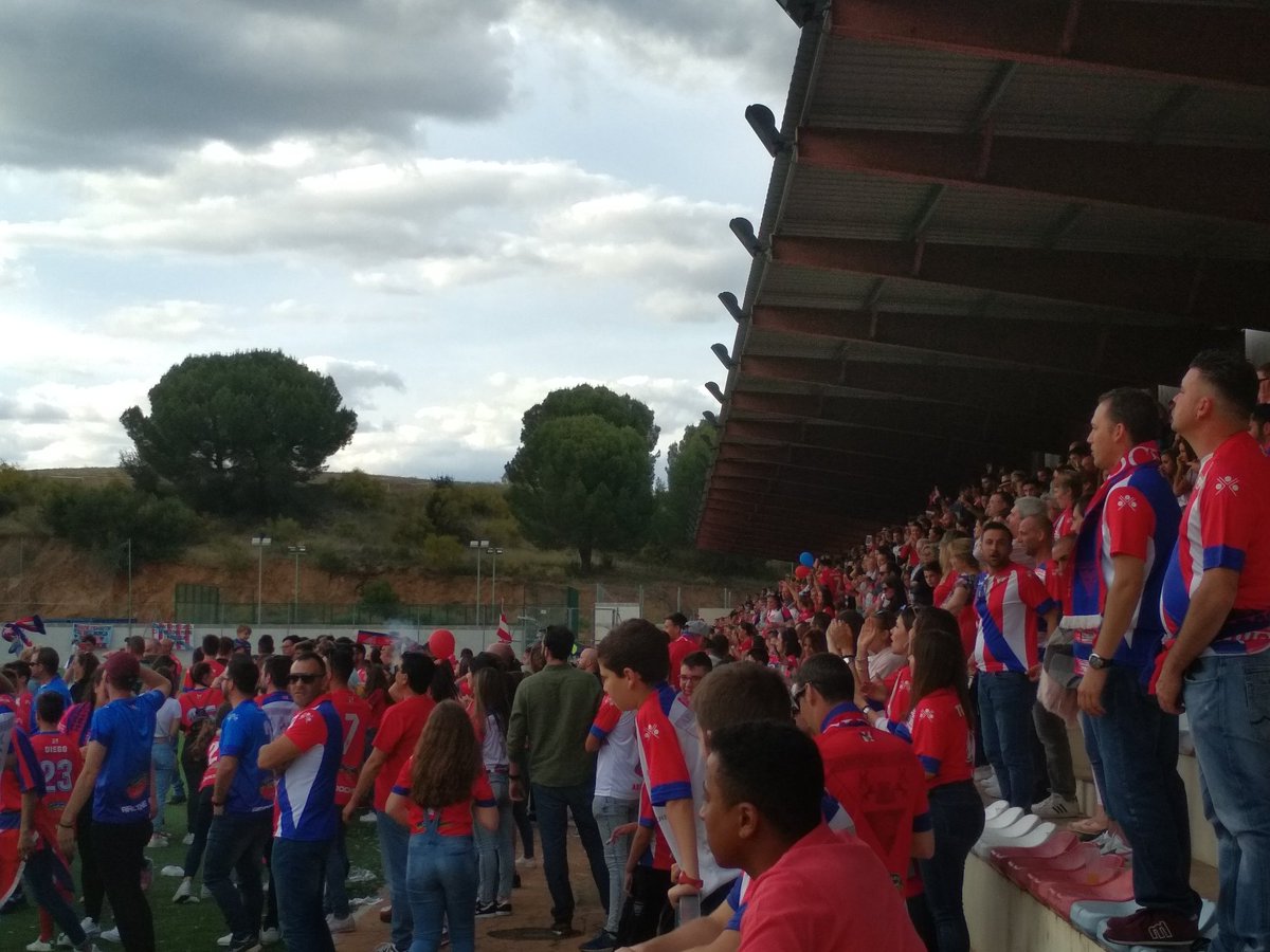 formulagolHR's tweet photo. Enhorabuena al @arochecf por el ascenso a división de honor.
Victoria 1-0 ante el @Bollullos_CF  (4-0) en el global. https://t.co/oXaOA5D7M7