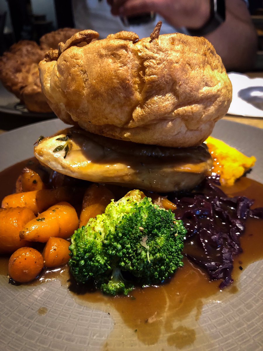Inhaled this Lemon &amp; Thyme Chicken Sunday dinner today at @northumberlandarms in #Felton 🍗 #Newcastle #NorthEast #Food #Foodie #Whatsonmyplate #NEtastytreats #Foodporn #Photography #NewcastleFood  #Cameraeatsfirst #Ukfoodblogger #neblogger #toon #foodpics #ukfoodie #onthetable