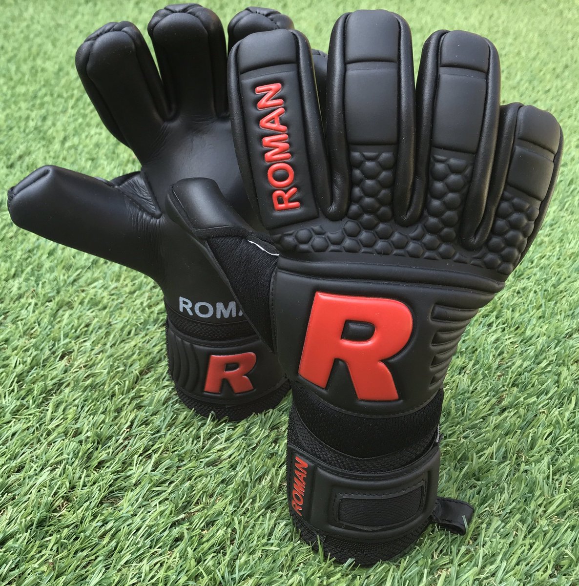 roman goalkeeper gloves
