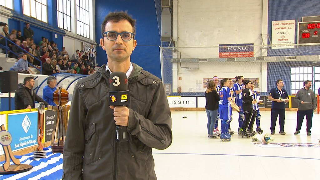 🏑▶ <a href="/annaromero7/">AnNa Romero Arola</a> s'acomiada del <a href="/cpvoltrega/">Club Patí Voltregà-Movento Stern</a> en l'últim partit disputat a Sant Hipòlit entre llàgrimes, abraçades i moltes emocions

Ens ho explica <a href="/Joanferran78/">Joan Ferran Martí</a>

ccma.cat/tv3/alacarta/p…