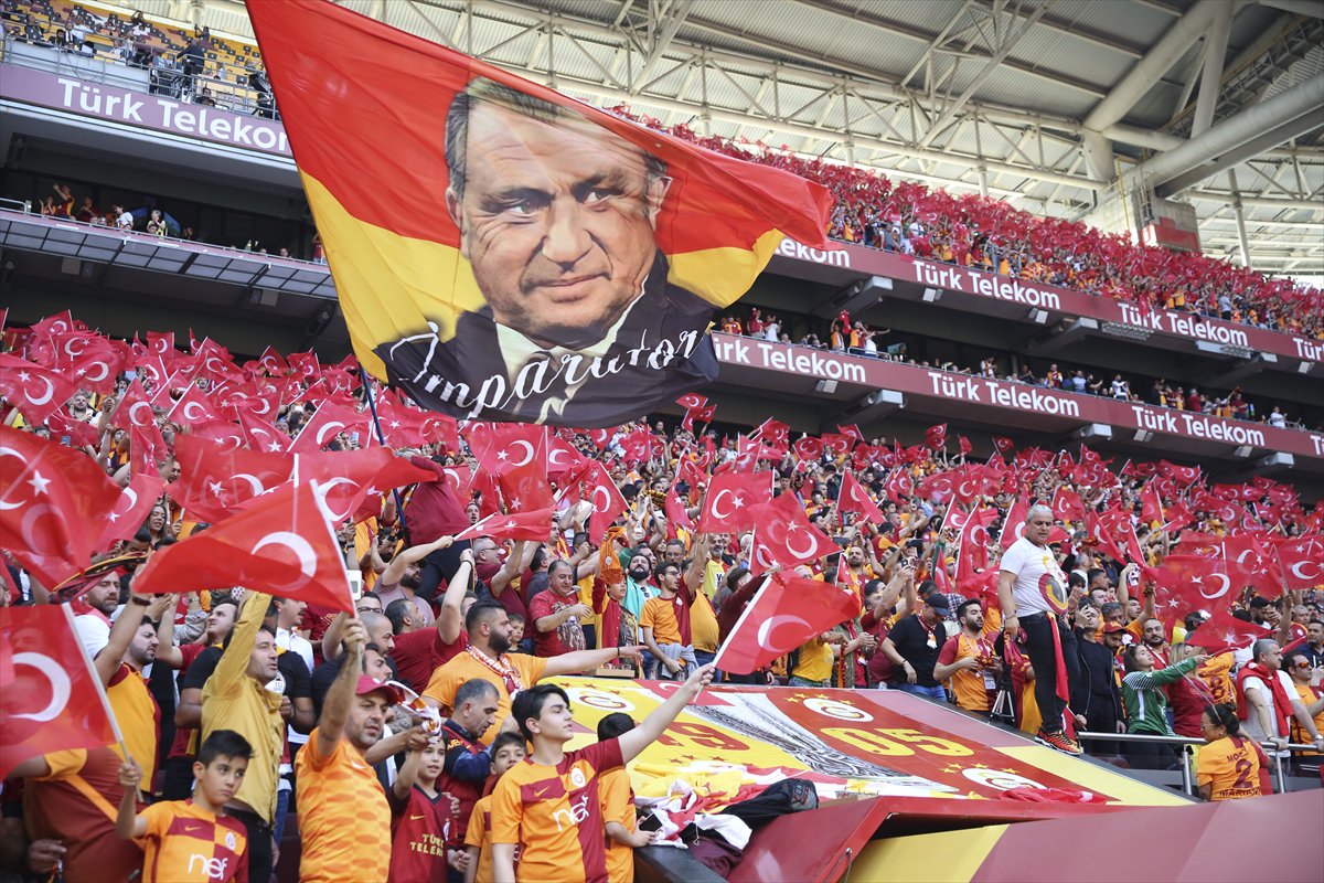SaldirGLTSRY's tweet photo. Galatasarayımız, son 2 yılda da 19 Mayıs'ta şampiyonluğa ulaştı. 🏆

19 Mayıs 2018: 0-1 🆚 Göztepe
19 Mayıs 2019: 2-1 🆚 Başakşehir https://t.co/7DG5IJALv6