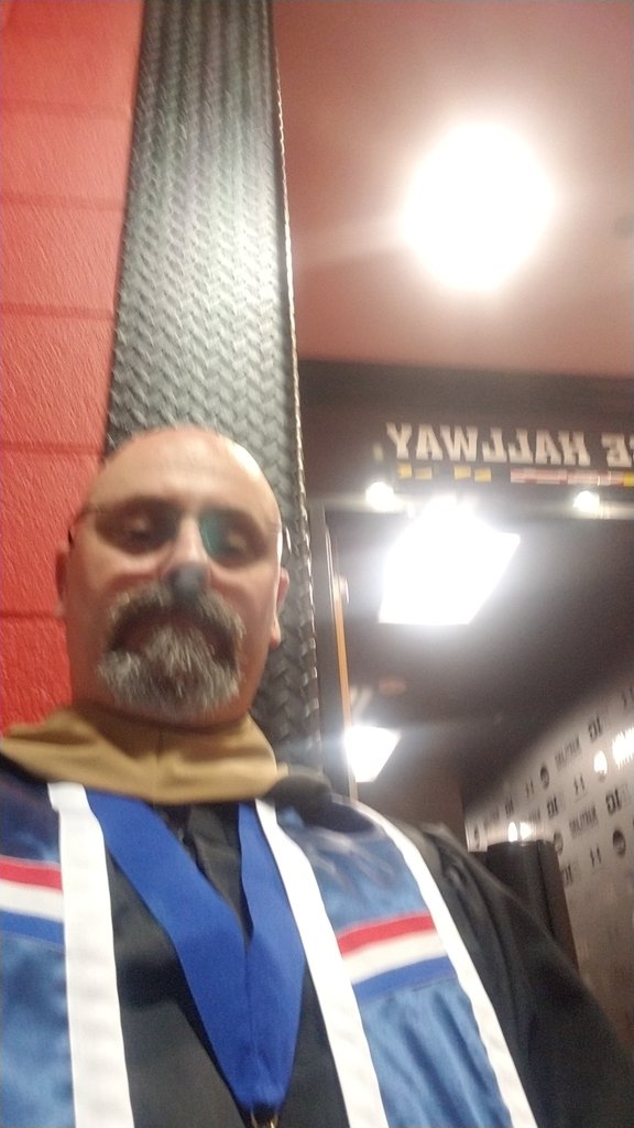 ScottCoykendall's tweet photo. Just hit the robing area and am relaxing for another hour after getting myself ready!

#UMUCGrad https://t.co/TwVcgyR7s3