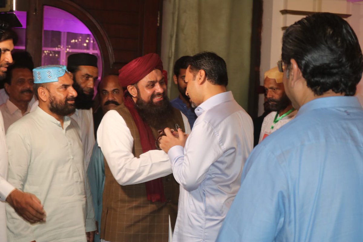 پاک سر زمین پارٹی کے زیر اہتمام افطار ڈنر میں سندھ بھر کی سیاسی سماجی اور مذہبی جماعتوں کے رہنماؤں کی شرکت
2/4
#PSPIftarDinner