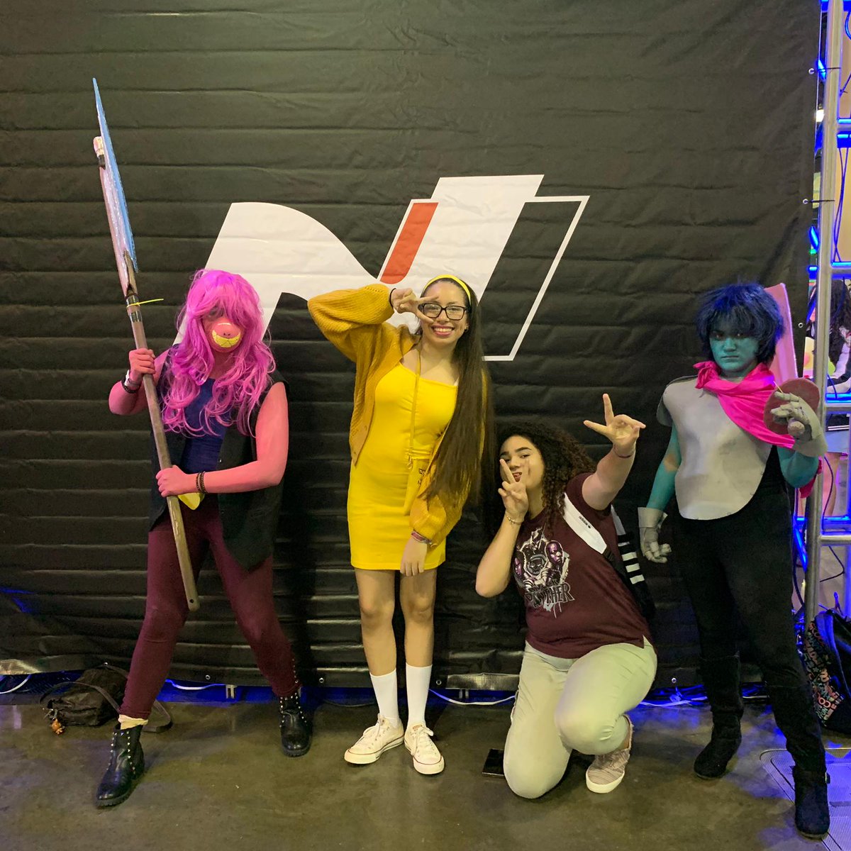 Dragonkitty_art's tweet photo. Went yesterday to PR Comic Con 2019 as Kris from Deltarune!
#PRCC #PRCC2019 #ComicCon2019 #PRComicCon2019 #Deltarune #Cosplay #KrisCosplay #SusieCosplay #HoneyLemonCosplay https://t.co/ZCbfqMVJYu