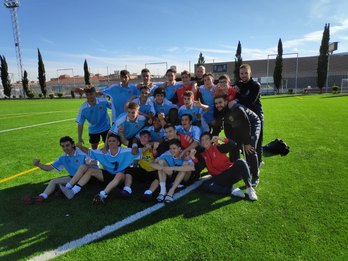 CDBejar_Ind's tweet photo. 🚨🚨 ¡¡¡SOMOS DE 1ª!!! 🚨🚨

✅ El juvenil consigue la salvación de manera agónica tras un triple empate en su liga en el cual un solo gol de diferencia (😱) nos da la permanencia tras una trabajada victoria en la tarde de hoy 🆚 @CDNavega 

ENHORABUENA ‼️👏

#SomosDePrimera ❤️ https://t.co/xOXBXvhZPs
