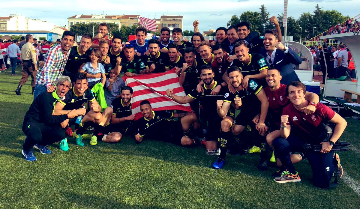 CanteraNazari's tweet photo. 📷 Estos son los luchadores. Esta es la #CanteraNazarí. 

¡Gracias por vuestro increíble esfuerzo todo el año! ¡Se alcanzó el objetivo! 👏🏼👏🏼👏🏼👏🏼👏🏼 https://t.co/Ze99XhvSom