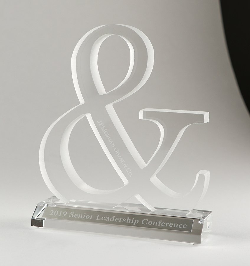 BruceFoxInc's tweet photo. Even if the materials are traditional, consider a unique silhouette.
#awards #conferenceaward #meetingplanner #conferenceplanner #businessconference #meetingplanners #businessmeeting #businessmeetings #corporatemeetings #conferences #corporatemeeting #conference #awardideas https://t.co/ZctxX29U4u