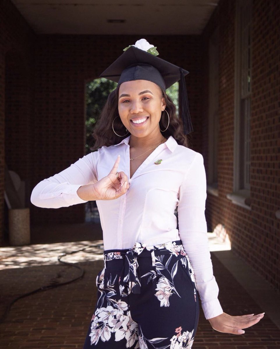 oneikaosborne's tweet image. We were #twinsies on July 29, 2015 when you were fresh out of high school and about one month before you moved to North Carolina to start @DavidsonCollege and today you graduated. You did it Taylor. and I’m forever your #Posse Trainer and always proud. 💗💗💗 #PosseLove