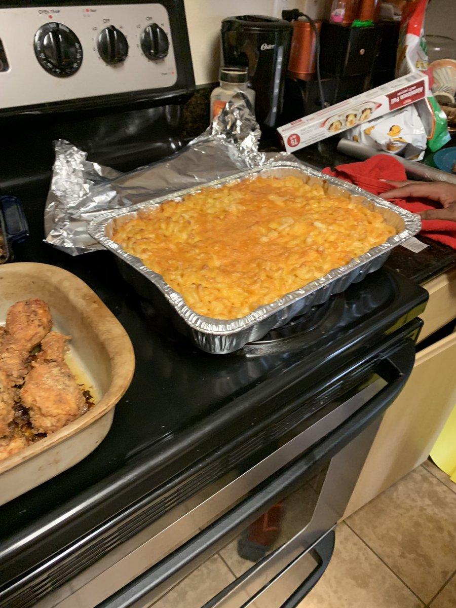 swtthng199's tweet photo. Glad I could help ya get a prom date @Trajveion #bestpromposal #wingwoman #macandcheese #chicken https://t.co/pVuDLgpUNG