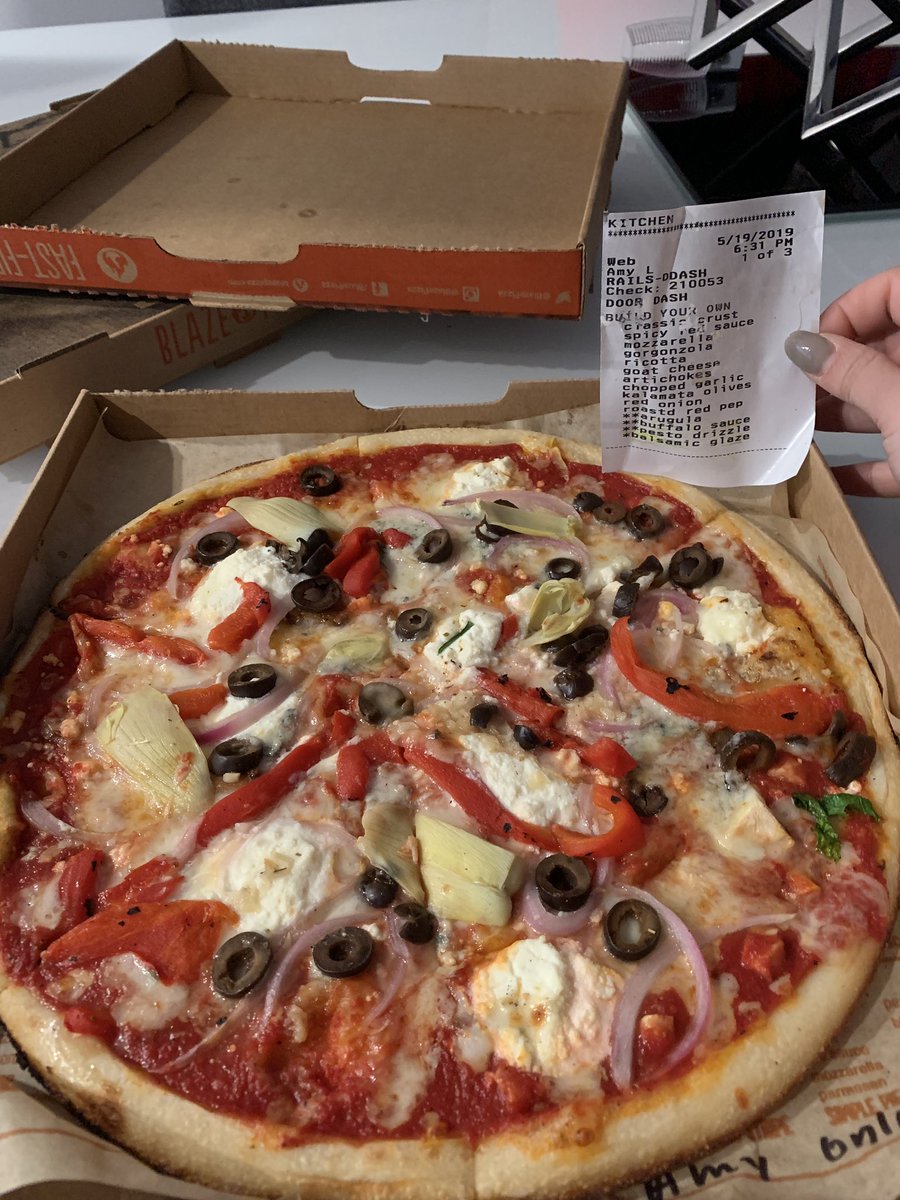 AmyLessoff's tweet image. Let down by @BlazePizza tonight. 4 #missingitems from my pizza when I got it delivered. Was looking forward to it all day 😭