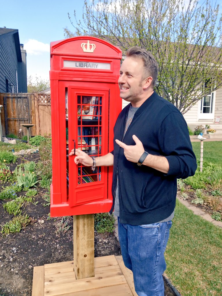 J_Crowd's tweet image. The Andrew Schultz from Breakfast Television stopped by our Free Library!!! #andrewschultz #1goodthingtoday  #littlefreelibrary #read #books #reading @Mamma_Waters