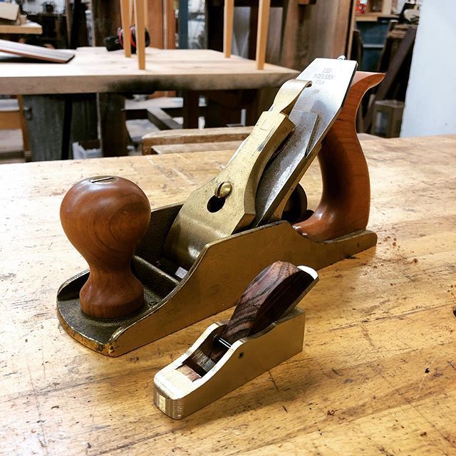 ModernistMaker's tweet photo. Made a brass #handplane in class at the @northwestwoodworking studio yesterday.  Guess which  one? 😬  Not really into #toolmaking but sometimes when you need a specialized tool for a project, you need to know how to make your own.
.
.
#handmade #hand… https://t.co/WABxdUbiQP https://t.co/pfssLimqBR