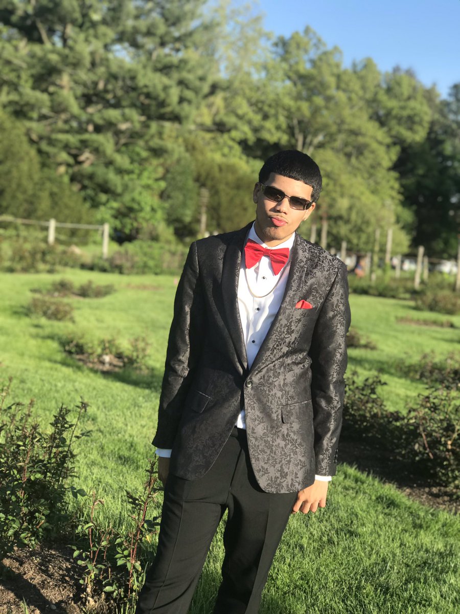 Papi_JasonM's tweet image. Prom2k19🥵