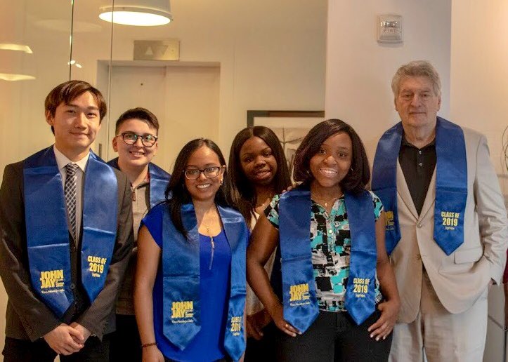 SiegelFellow's tweet photo. Last Wednesday, the Siegel Fellows had dinner with the fellowship founder, @AlanSiegel,
and were joined with Dean of @johnjaycollege Undergrad, Dara Byrnes, and Provost Yi Li. The fellows were also bestowed their graduation stoles from the program 🎓 https://t.co/IIk9IvunL9