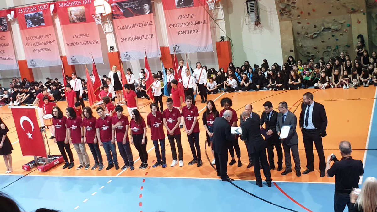 _ademboz's tweet photo. 19 Mayıs’ta Ödül törenimizden... 2019 İstanbul Regional Finalist Award 🏆 🏅 #first #frc #7035 #mefthunders #meftech #MEFtehayat https://t.co/TfaGmTZOGU