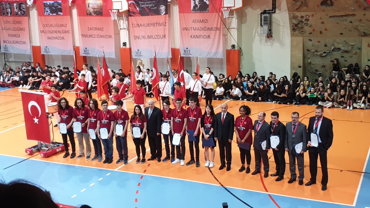 _ademboz's tweet photo. 19 Mayıs’ta Ödül törenimizden... 2019 İstanbul Regional Finalist Award 🏆 🏅 #first #frc #7035 #mefthunders #meftech #MEFtehayat https://t.co/TfaGmTZOGU