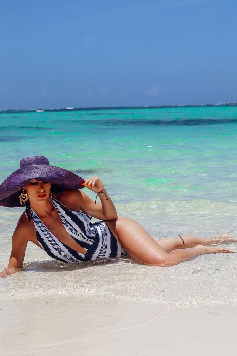 LaElegantia's tweet image. My trip to the Dominican Republic was a long needed beach break and I enjoyed it so much! So happy with the tan I got and the beautiful places I visited! Now excited for #TheFinalEpisode #GameOfThronesFinale ! Are you watching it? 
#blogger #socialmedia #sunday #picoftheday #news