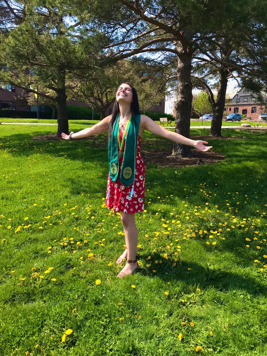 MariahDaniellee's tweet photo. Go sister!!! So proud of you! #UVMGrad https://t.co/aSGDn6l3z2