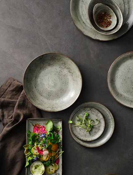 WalkingMatters's tweet photo. Emulating a concrete look, @steeliteusa's Urban Smoke is a new collection of tableware that takes its inspiration from the aesthetics associated with the act of cooking. Come see it today at the @NatlRestShow in booth 6612!
#TabletopMatters
#steeliteexperience #steeite #chicago https://t.co/33brolLDUq