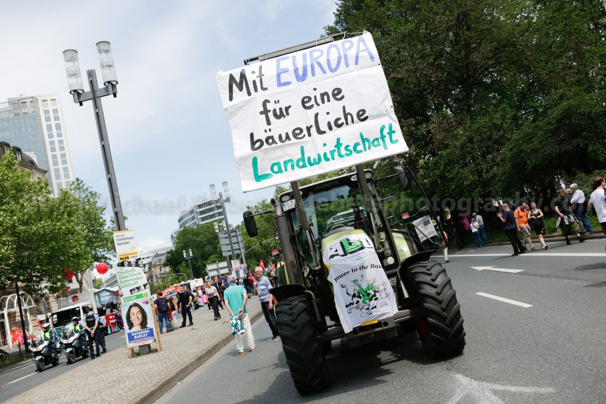 MichaelDebets's tweet photo. 19 May 2019 Impressions from the #EuropeForAll march in #Frankfurt / Eindrücke von der #1EuropaFürAlle Demonstration in Frankfurt. More pictures at / Mehr Bilder bei https://t.co/xEnXTRzxQL #ffm #1Europe #OneEurope #DeineStimmeGegenNationalismus https://t.co/FYkC1EjoXu