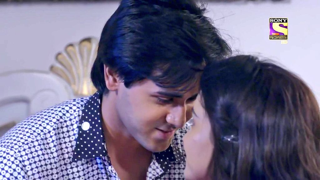 She wanted to dominate & 'feel' him & he kept succumbing happily to her wishesWide Smile & desire in eyes is the most lethal combination cos it speaks how fulfilling their love is in every sense helping them find fire & ice in the same person. #YehUnDinonKiBaatHai