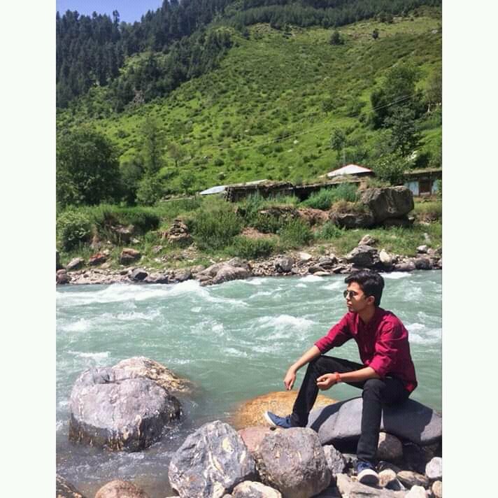 Huzaifay02's tweet photo. Khudsey Jeetny Ki Zid Hay, mujhey khud ko he harana hae,
Me bheer nh hun dunya ki, mere andr ek zamana hae! 😅
#saynottohate #NewProfilePic https://t.co/urcQZnB0IY