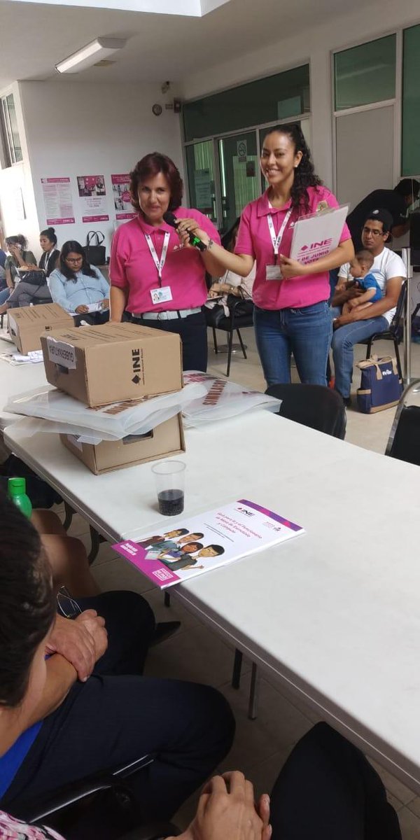INE_PUEBLA's tweet photo. Simulacro con funcionarias/os de casilla #2DeJunio #ElecciónPuebla2019 #11Distrito #Puebla https://t.co/F1aDVdUfsn