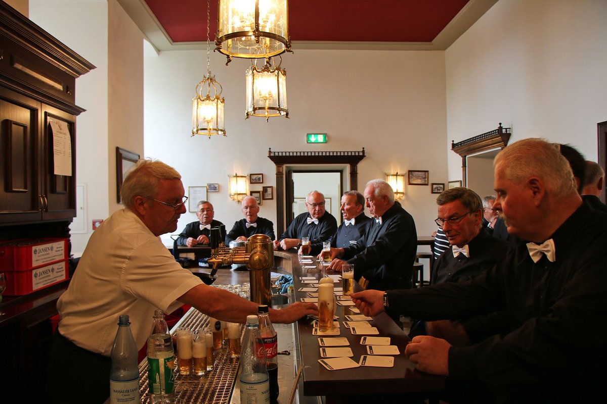 mgvkoenigshoven's tweet photo. Heute war es uns eine Freude und Ehre zugleich, den "Tag der Bedburger Musik" aktiv musikalisch mitgestalten zu dürfen. Herzlichen Dank an alle, die uns im Arkadenhof von Schloss Bedburg besucht haben! :-) https://t.co/BRLjgNJwwP #TagderBedburgerMusik #tdbm #MGV #Königshoven https://t.co/NZT6JzIAZj