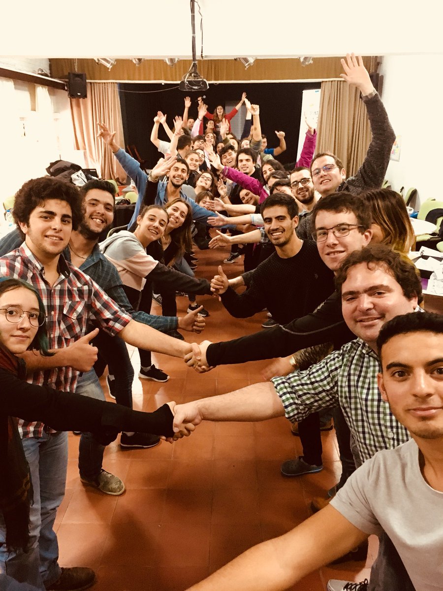 AlineDecker85's tweet photo. Un fin de semana de gran aprendizaje e innovación para los jovenes de 33 y Cerro Largo #Innovaton33  Gracias @ANDEUruguay @CentroIthaKa  @CutiUy @GeneXusStudents @bancosantander #crazyhouse https://t.co/xaslfDfNuL