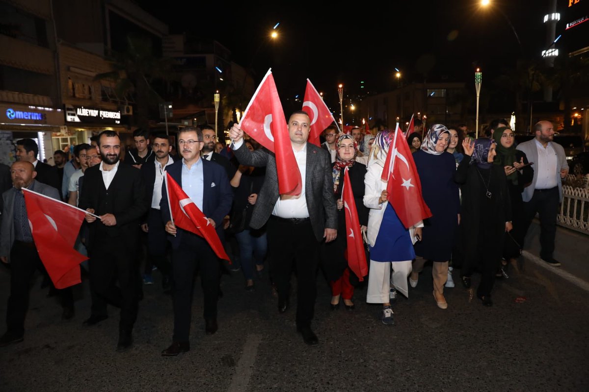 eyupakgenclik's tweet photo. Gençlik Kolları Başkanımız Cihat Biradlı öncülüğünde, 19 Mayıs Gençlik ve Spor Bayramı kutlamaları kapsamında Alibeyköy’de İlçe Başkanımız Adem Koçyiğit ve Belediye Başkanımız Deniz Köken’in katılımları ile Fener Alayı yürüyüşümüzü gerçekleştirdik. @cihatbiradli https://t.co/ivs9f1ta64