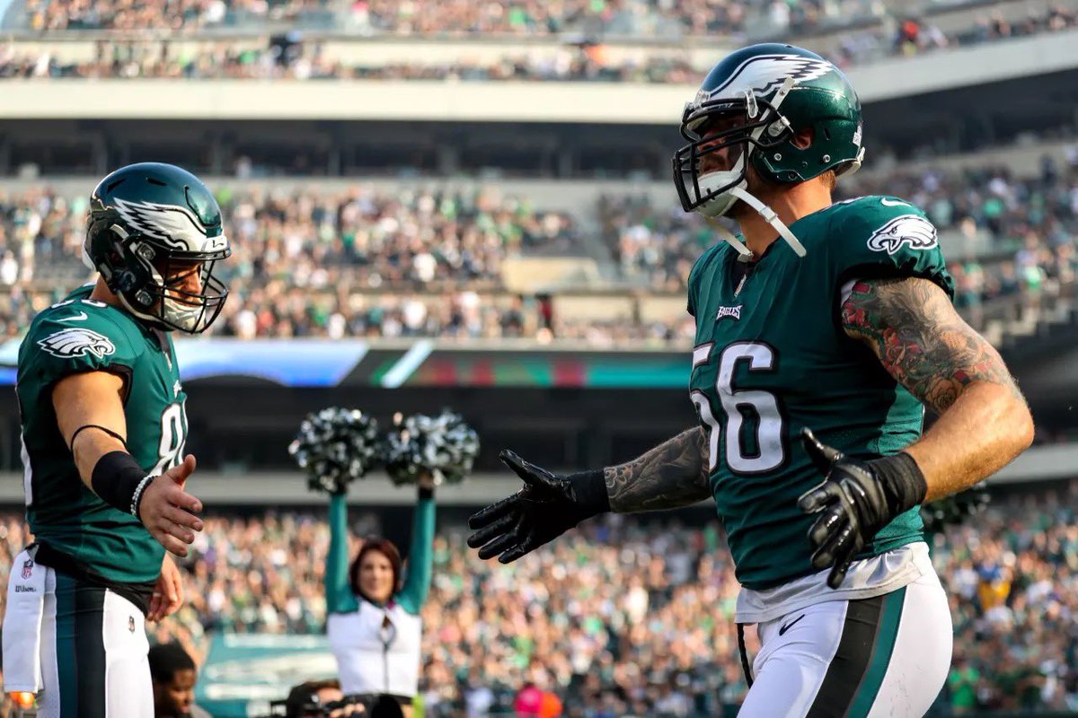 ZERTZ_86's tweet photo. What a freaking career!! Thank you Chris for everything you’ve done for me and this city over the past two years. I’ve learned so much in terms of leadership from you, both on and off the field, I will carry it with me the rest of my life.  I’m going to miss you my brother!! https://t.co/9a5aA68rfH