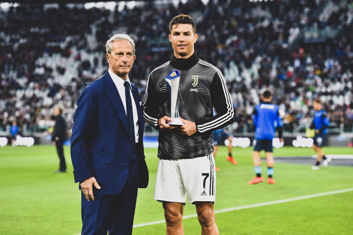 🇵🇹 <a href="/Cristiano/">Cristiano Ronaldo</a> Ronaldo becomes the first ever player to win Player of the Season awards in 3 of Europe’s top 5 Leagues.

🏴󠁧󠁢󠁥󠁮󠁧󠁿 @PremierLeague Player of the Season. ✅

🇪🇸 <a href="/LaLiga/">LALIGA</a> Player of the Season. ✅

🇮🇹 <a href="/SerieA/">Lega Serie A</a> Player of the Season. ✅

🤷‍♂️ Different country, same <a href="/Cristiano/">Cristiano Ronaldo</a>. 👏