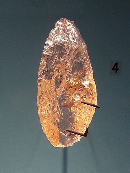 Tania_DeSousa's tweet photo. Raedera en cristal de roca. Abrí des Merveilles (Dordoña) #Musteriense #PaleolíticoMedio #Neandertal https://t.co/EV4JSih6WB