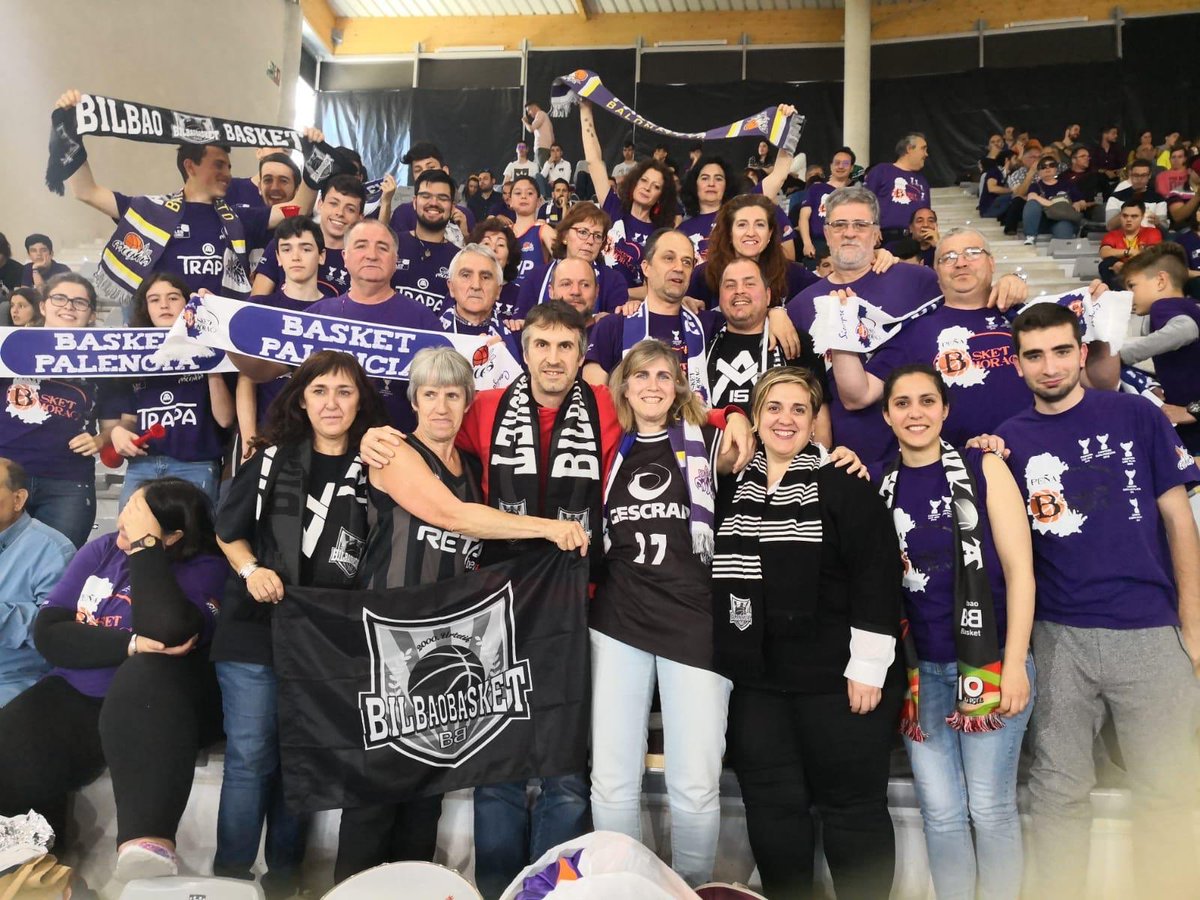 bilbaobasket's tweet photo. Volvemos de Palencia con una victoria y una derrota, pero también nos llevamos una imagen de dos aficiones que han disfrutado (y también sufrido) juntas. Sin ellos y ellas no somos nada  ¡Esto es baloncesto! 🏀❤️ https://t.co/2ayIxWqtGc