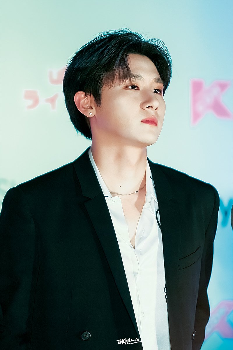 🐺190518
In a sharp contrast to all these material things you spoil me.
#창균 #아이엠 #IM 
#몬스타엑스 #MONSTA_X
<a href="/OfficialMonstaX/">몬스타엑스_MONSTA X</a>