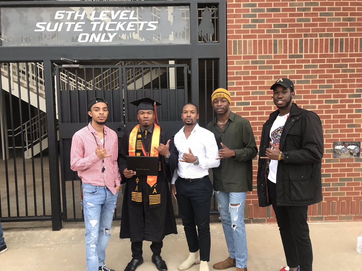 yung_grtness's tweet photo. Congrats bro!! @Simo_Ham_ #okstate19 https://t.co/ueaoHGpMsP