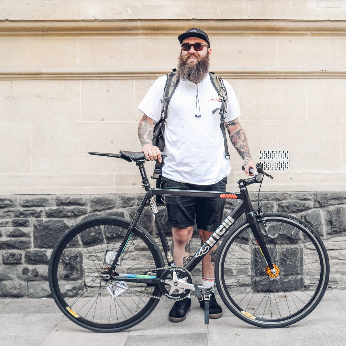 CDF_Cycle_Chic's tweet image. Simon, mess life and the TV channel. Ready more at: cardiffcyclechic.wordpress.com/2019/05/19/sim… #messenger #cyclechic