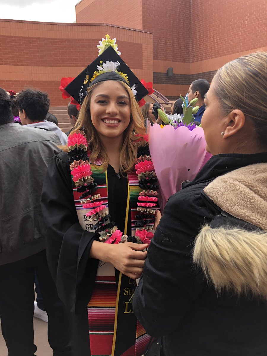 CCCatCalStateLA's tweet photo. More photos, celebrating our Chicanx Latinx scholars at the Raza Grad Celebration at #CalStateLA. Congratulations, Class of 2019! 🎓🎉 #clsrcFamilia #clsrcCultura #RazaGrad https://t.co/SbybGrI0AY