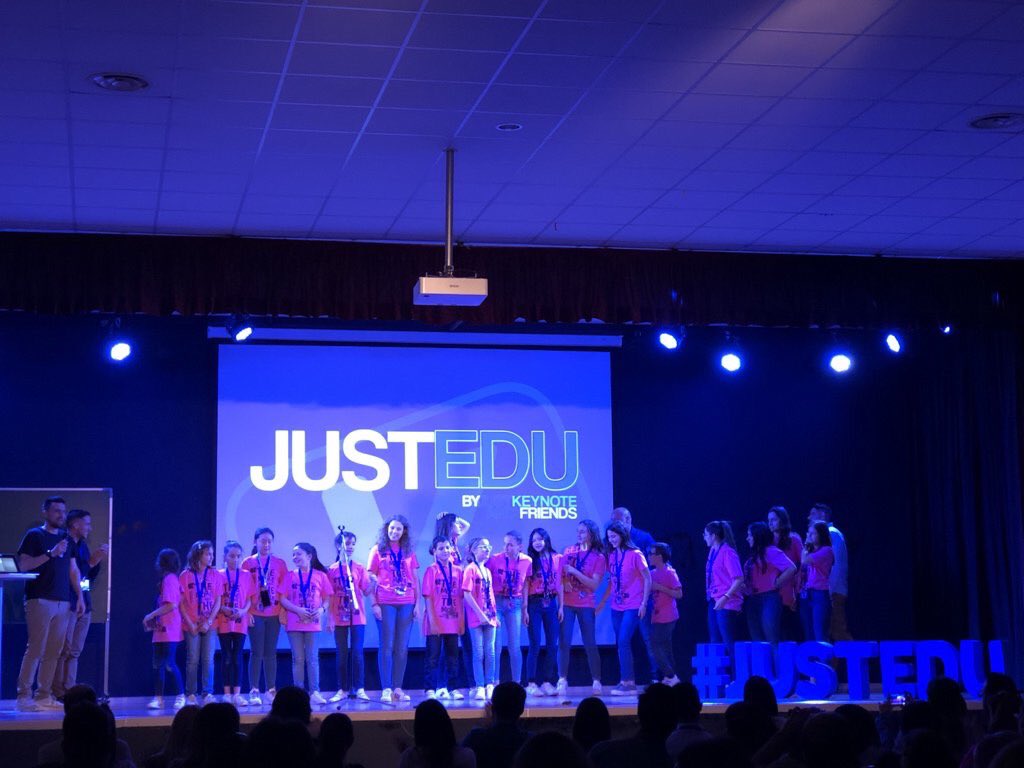 VestradaEdu's tweet photo. ORGULLOSÍSIMO de cumplir un sueño y que el motor y los artífices de que todo fluya en #justEDU y esté perfectamente organizado, sean nuestros alumnos de @ColegioMirasur GRACIAS CHIC@s #justtohelp @justkeynote @ccastillogarcia @GuillermoNegre @gtoledoedu @Chacon_Piris https://t.co/I448ev2oRG