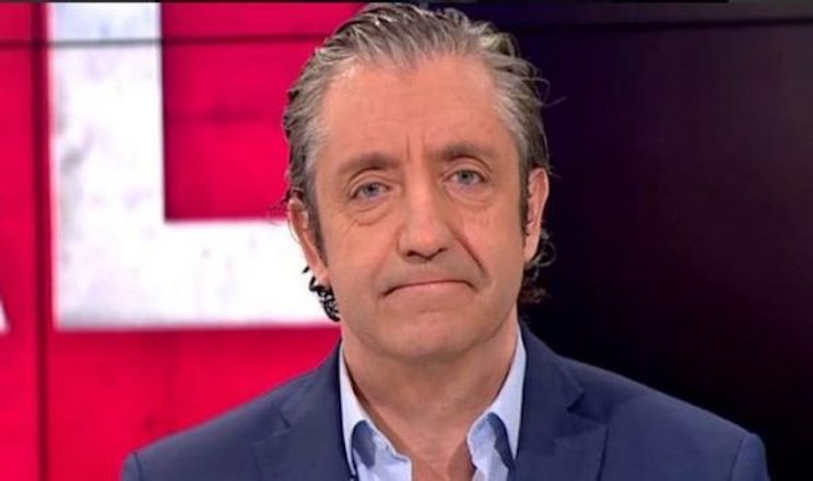 pedro_riano's tweet photo. Después de ver el baño que le ha dado a Zidane, ya sabemos por qué Josep Pedrerol tenia tanto interés en que el Betis echara a Quique Setién cuanto antes.

https://t.co/9ZidVZK3LH

#JosepPedrerol #Jugones #ElChiringuito #LaLiga #QuiqueSetien https://t.co/dPhed6RZpK