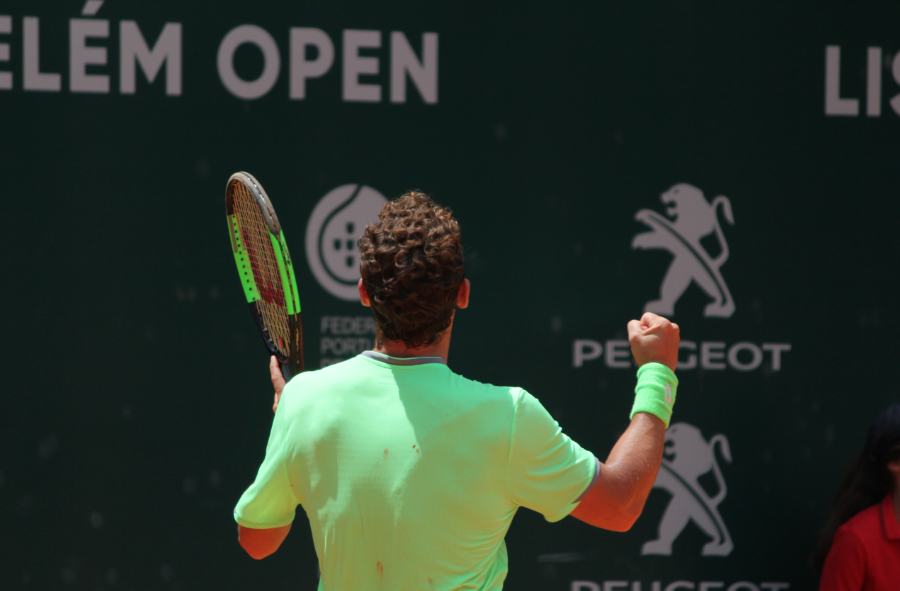 LisboaBelemOpen's tweet photo. Roberto Carballés runs to the French Open main draw after winning his second ATP Challenger Tour title of the year. Roberto Carballés corre para Roland Garros depois de conquistar o seu primeiro título em Portugal: https://t.co/PbBY1jQrWu https://t.co/fQ7fqBMG8S