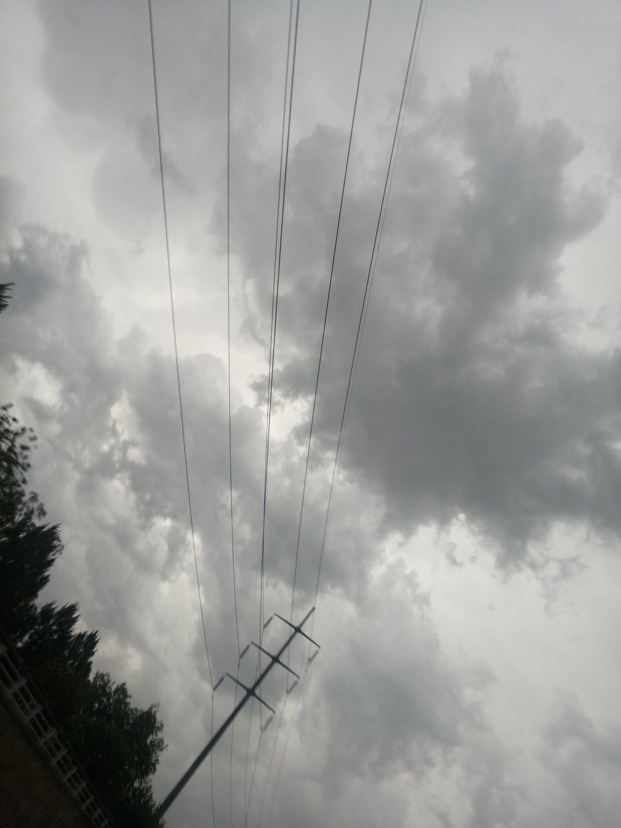 Rabz_729's tweet photo. Clouds in Islamabad😍😍
#AboutToday #NoTimeToStandAndStare https://t.co/oqOJROjMWA