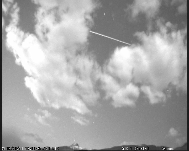 SAG_SAS_i's tweet photo. On 14.05 several stations detected an object over eastern Switzerland.  The preliminary calculations show an alt of 117km and a velocity of  9.8km/s - to be too slow for an Earth Grazer, too low for a regular sate  and too constant for space debris.  https://t.co/KuXmYW3h0O https://t.co/wo16aGNQPe