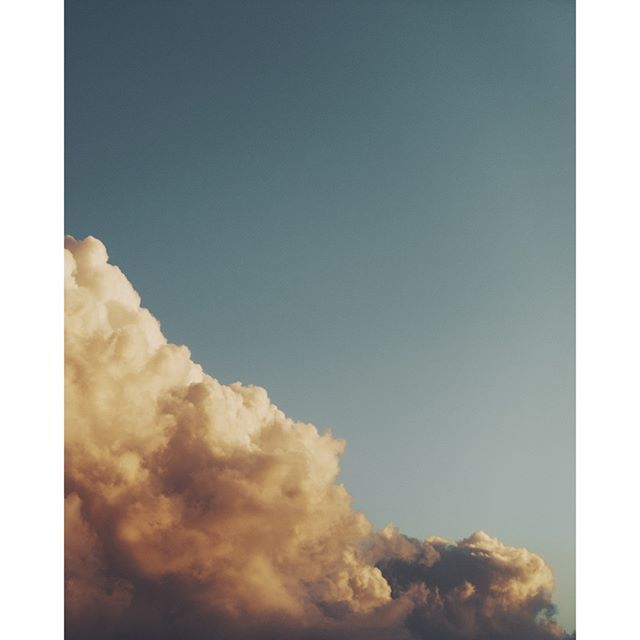 Low-key
.
.
.
#firesky #cloudatlas #goldenhourlove #colourfeed #pixsoulmag #toskamag #optionmag #peacewow #palepalmcollection #broadmag #observationmag #theheavycollective #octobermgazine #archaicmag #thevisualvoices #thisplacezine #realismag #dinermag #… bit.ly/2M98shZ