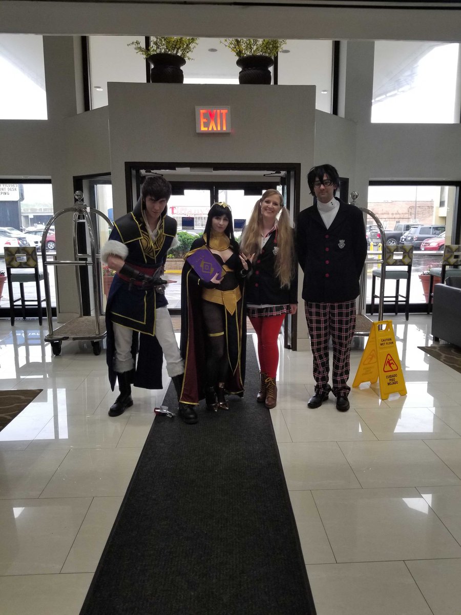 ComfortInnOhare's tweet photo. We want to give a shoutout to all the @animecentral attendees that stayed with us this weekend! We are so thankful for the moments that you all shared with us, hope to see all you again next year! For more pics, checkout our FB page: https://t.co/DkmkPLRdlz #animecentral2019 https://t.co/3ZrkjUzfIg
