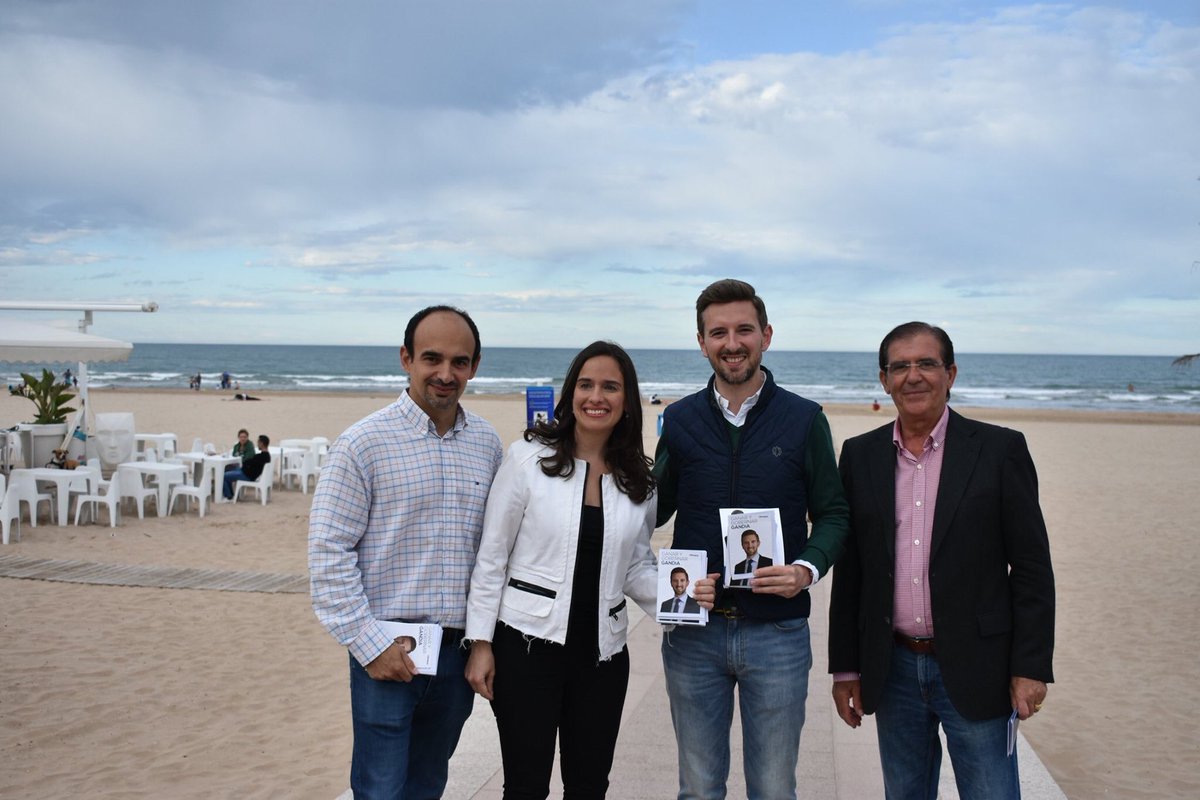 popularesgandia's tweet photo. 📸 Otro fin de semana llevando nuestra #IlusiónPorGandia a todos los rincones de la ciudad:
✅ Paseo Germanías
✅ Mercadillo de la Playa
✅ Club Náutico
¡Vamos a por la última semana! Nos queda un último empujón para hacerlo posible! 💙💪🏻
#GanaryGobernarGandia #SolerAlcalde https://t.co/cDlBdCHk3k